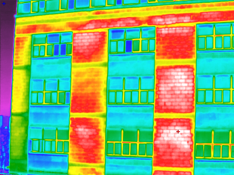 真实热像图，能看到建筑砖体结构.png